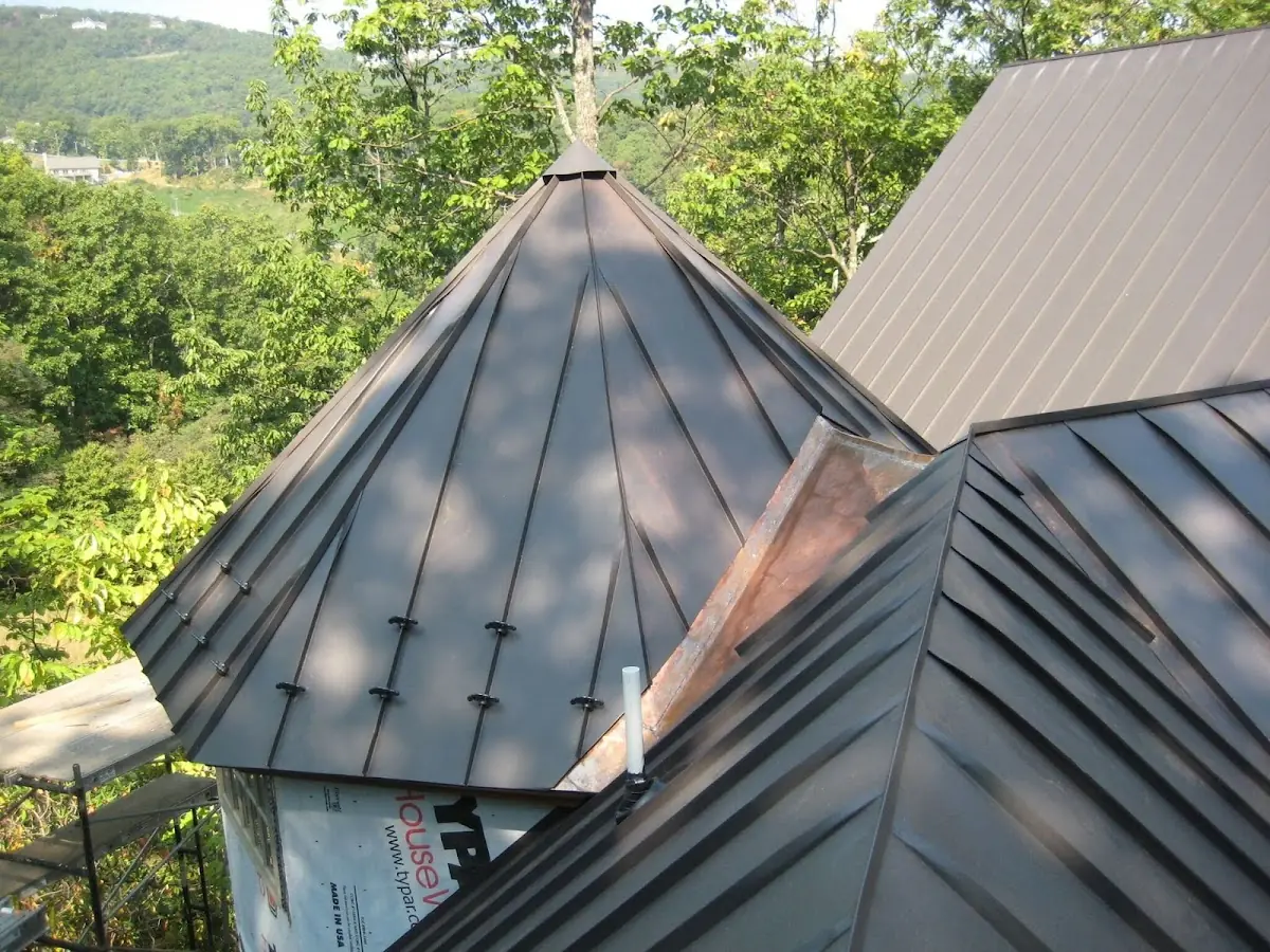 Professional Roof Tarp Installation by Craftsman Roofing in Hamilton
